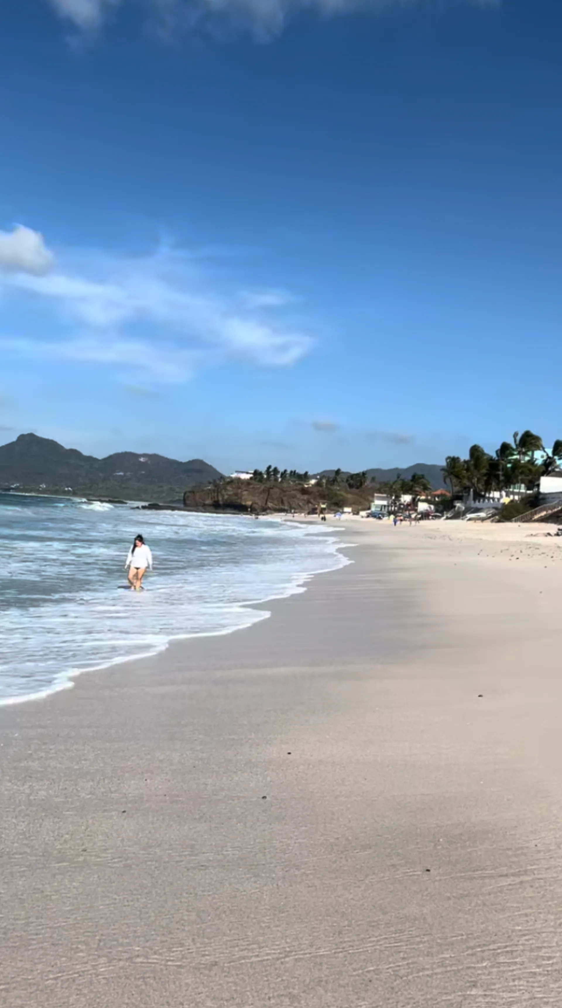 Walking the surf line on Litibú beach